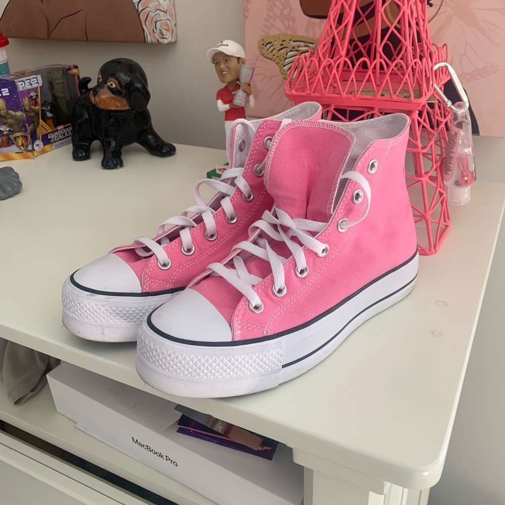 Pink platform converse